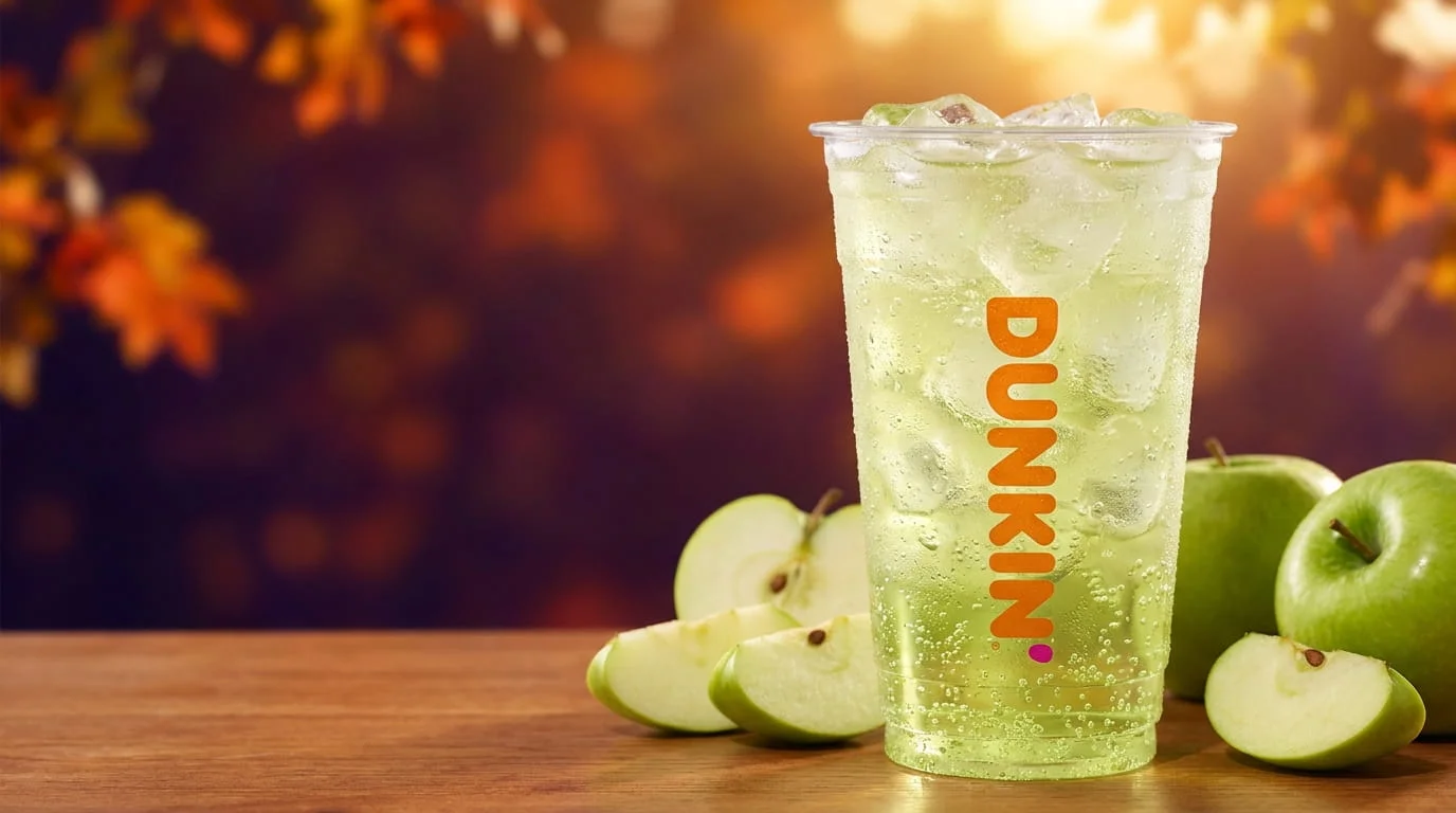 Green Apple Dunkin’ Zero energy drink in a clear cup with sparkling green apple fizz